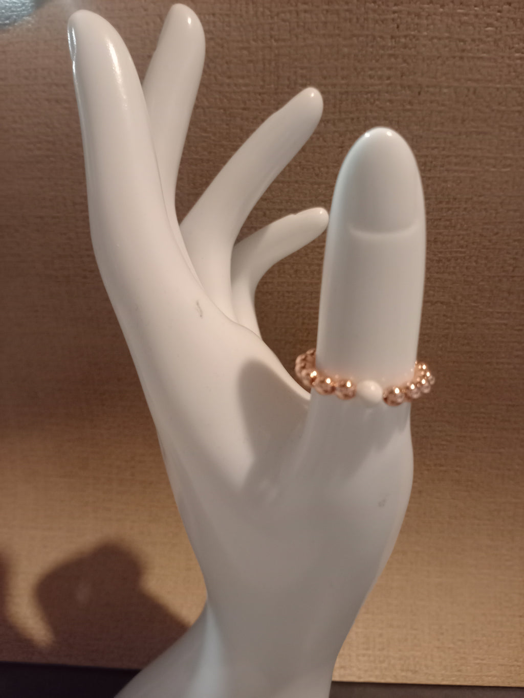 Bague hématite rose / howlite blanche élastique