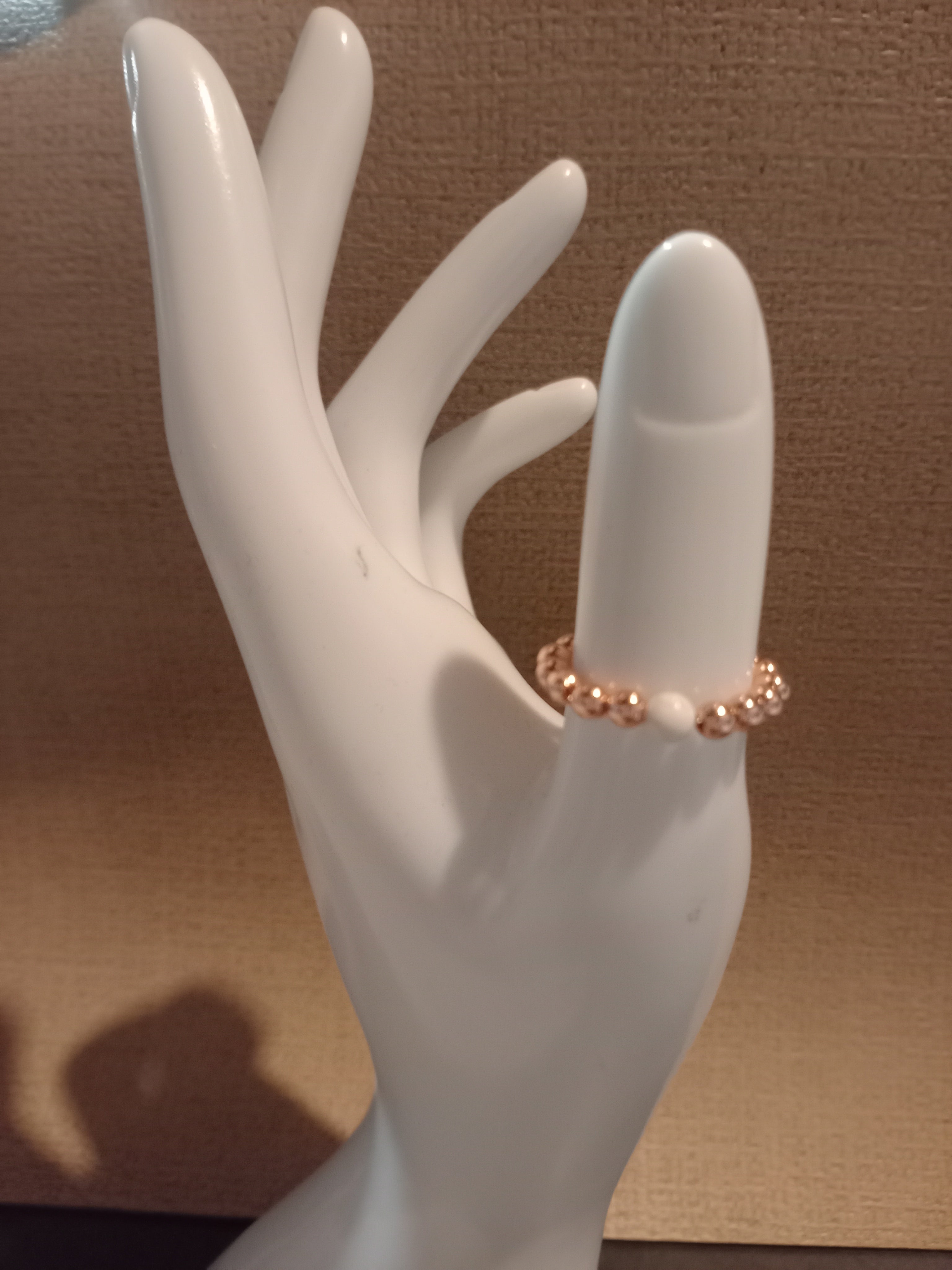 Bague hématite rose / howlite blanche élastique